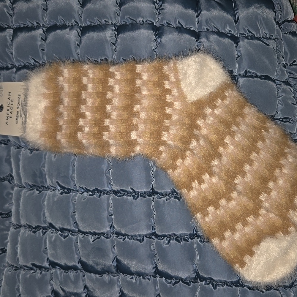 NWT American Eagle Outfitters Tan Cream Fuzzy Socks One Size